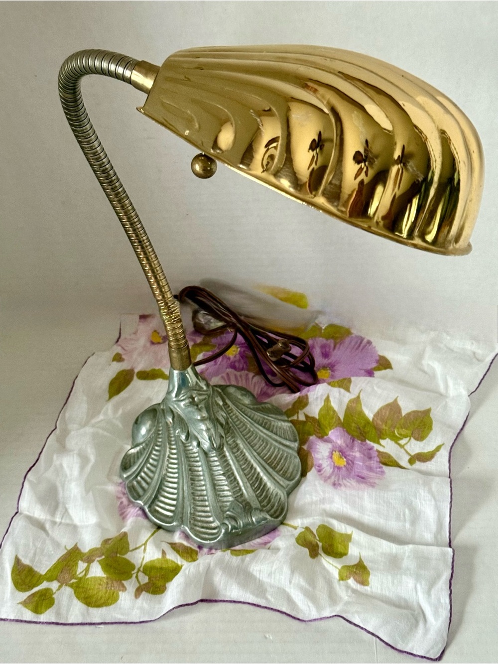 Vintage MCM Clam Shell Gooseneck Lamp